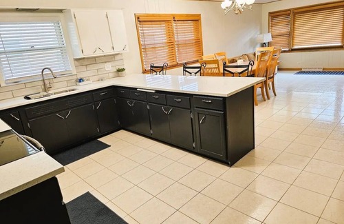 Franklin Park House | 3B Spacious Home+ Free Parking near Chicago O'Hare