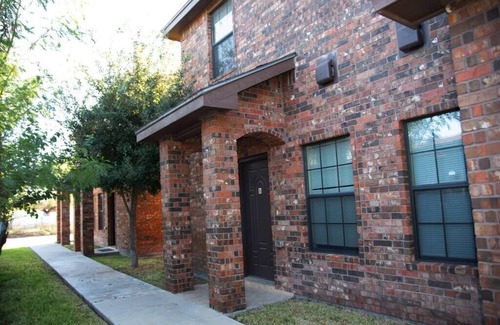 Edinburg Apartment | 3BD 2BT town suite minutes away Medical Center