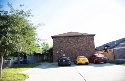 Edinburg Apartment | 3BD 2BT town suite minutes away Medical Center