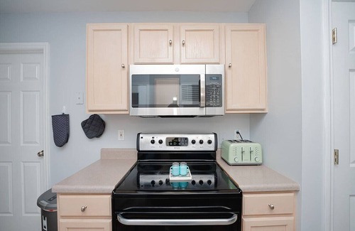 St. Louis House | 3bd, 2bth, 1K&2Q, Walk to park! Park 1 car in Ga.!