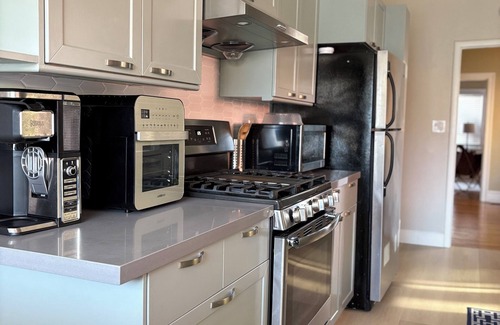 East End House | 3bd Cozy Sunfilled House with Deck Patio Garden - Alameda Oakland Airport