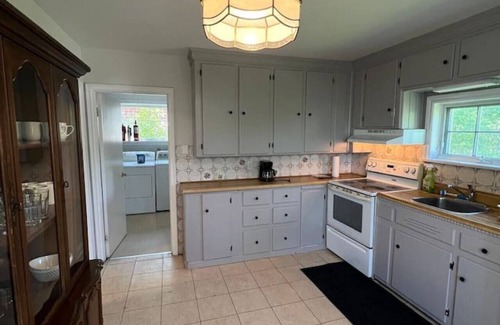 Mineola House | 3BD Home minutes 2 Port Credit & Waterfront trails