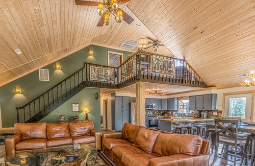 Bryson City Cabin | 3BearsCabin-Views-Creek-Groups-3LittleBearsRetreat