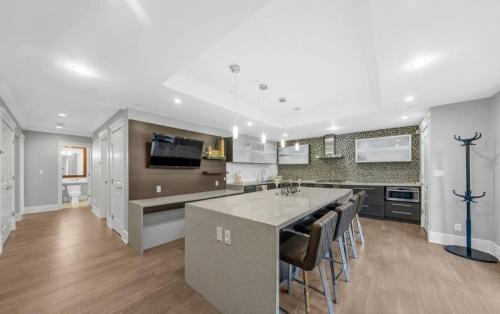 Marpole House | 3Bed 2Bath Steam Sauna Retreat! Family friendly!