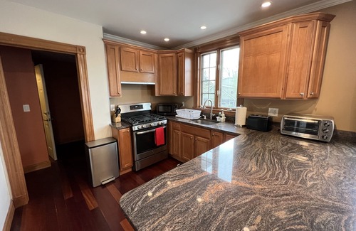 Inman Square Condo | 3Bed/3Bath Home, 3 Parking spots close to Central Sq, MIT, Harvard. Walk to T.