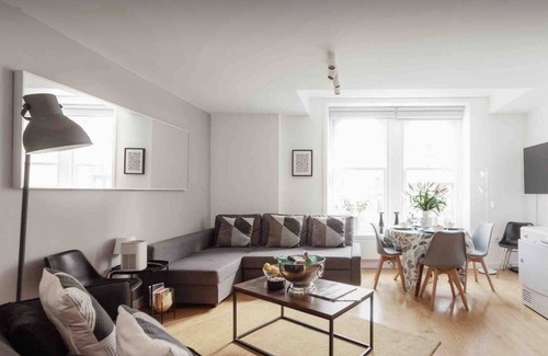 Soho Apartment | 3Bed Apartment in the Heart of SOHO