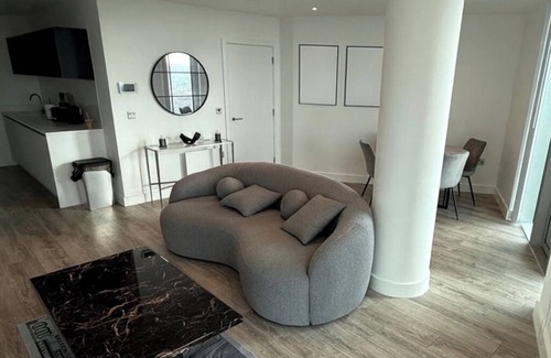 Castlefield Apartment | 3Bed Apt Sleeps 6 - City Central with Wifi