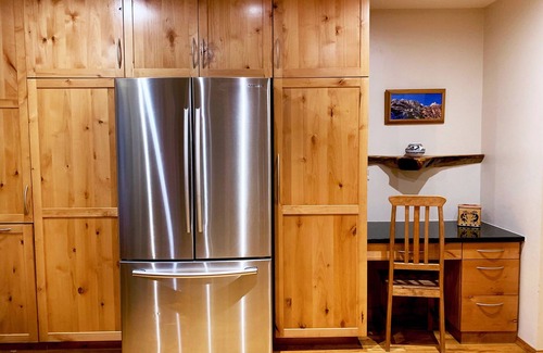 Kachina Village Cabin | 3bed+den Nakai Chalet, EV charger, AC, Spa Sale September