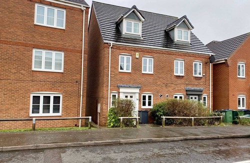 Wednesbury House | 3Bed House-Perfect for Contractors -WiFi -Parking