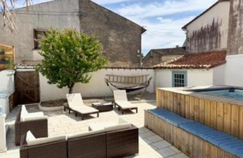 Beauvais sur Matha House | 3Bed House- Sleeps 6 - Pool Garden Pets Parking