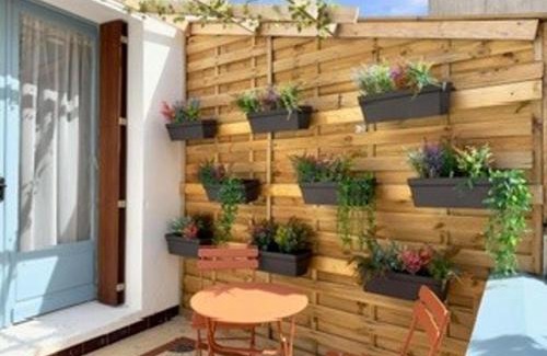 Beauvais sur Matha House | 3Bed House- Sleeps 6 - Pool Garden Pets Parking