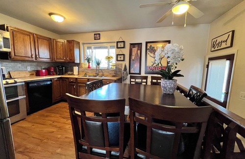 Sharonville House | 3bedr/2bath house near Summit park with fenced backyard and furnished basement