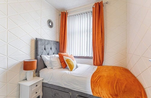 Coventry House | 3bedroom House, 6Guests w/ Parking *Special Offers