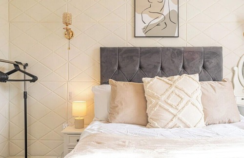 Coventry House | 3bedroom House, 6Guests w/ Parking *Special Offers