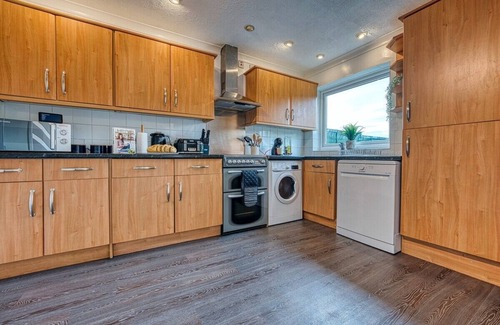 Stratton House | 3bedrooms | Free Parking | Pet Friendly | Garden