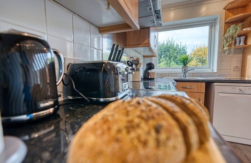 Stratton House | 3bedrooms | Free Parking | Pet Friendly | Garden