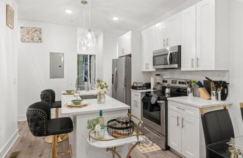 North Philadelphia West Apartment | 3BR-2BA Luxurious Green Oasis Private Backyard Patio