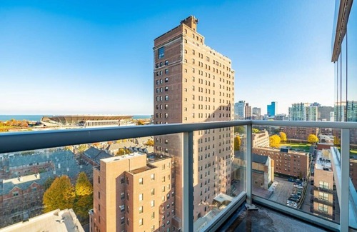 South Loop Apartment | 3BR/2BA Luxury Glass Apartment | Amazing Views