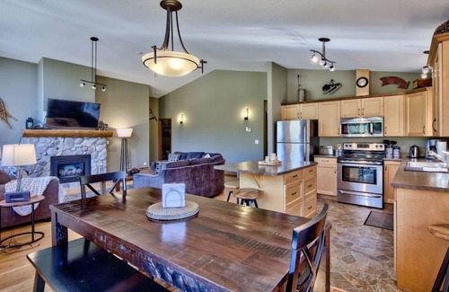 Fairways Ski Chalet | 3BR/2BA Ski Chalet: Ski In/Hot Tub/Amazing Views!