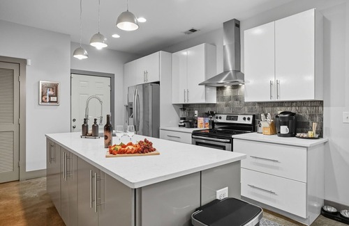 South Nashville House | 3BR/3BA, 5 Min DT, Firepit, Patio, Sleeps 10