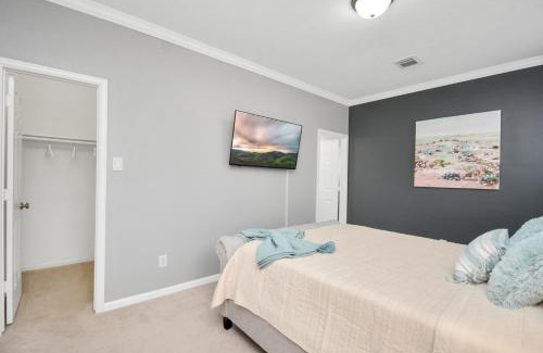 Washington Ave./ Memorial Park House | 3BR 3Ba Upscale Luxury Home in The Heights