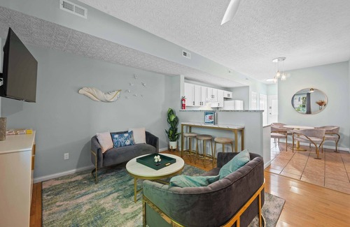 Williamstown Apartment | 3BR Condo for 7 - Only 3 Miles to Ark Encounter!