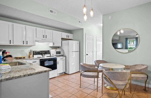 Williamstown Apartment | 3BR Condo for 7 - Only 3 Miles to Ark Encounter!