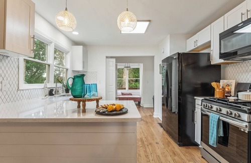 Briarcliff Heights House | 3BR Cozy Home <1 mile away from CHOA with Pets allowed and large deck