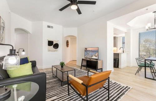 Kierland Apartment | 3BR CozySuites at Kierland Commons with pool #12