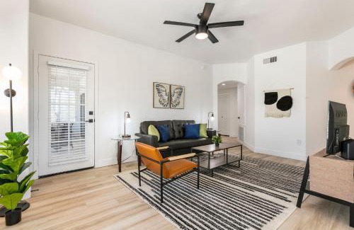 Kierland Apartment | 3BR CozySuites at Kierland Commons with pool #12