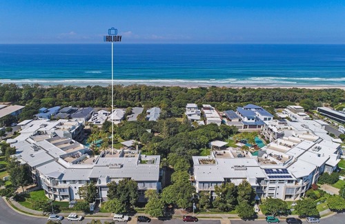 Casuarina Apartment | 3BR Drift Apartment with Rooftop Balcony by uHoliday