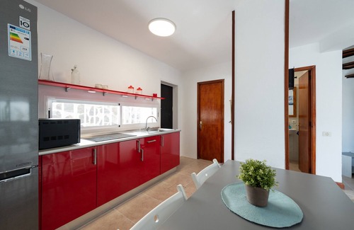 San Agustin House | 3BR Bungalow - Private Solarium - Sea Views