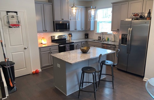 Belmont House | 3BR Family Retreat 20 min to Downtown Atlanta Quiet & Fully Equipped Stay