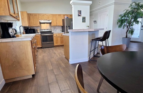 Blythe House | 3BR FLEX Stay in Blythe - Contractors Nurses Families Long-Term OK