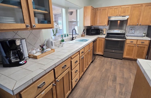 Blythe House | 3BR FLEX Stay in Blythe - Contractors Nurses Families Long-Term OK