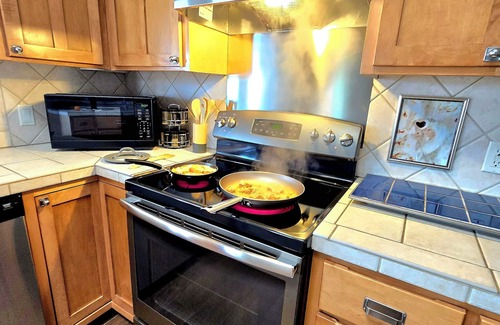 Blythe House | 3BR FLEX Stay in Blythe - Contractors Nurses Families Long-Term OK