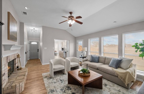 South Arlington House | 3BR in DFW | Epic Central | TX Live | AT&T Stadium