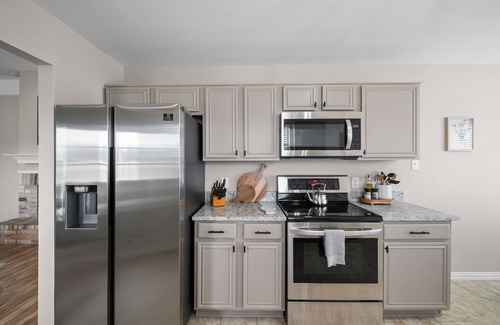 South Arlington House | 3BR in DFW | Epic Central | TX Live | AT&T Stadium