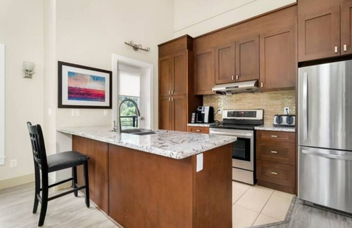 Hope Apartment | 3BR Lakeside Dream Penthouse