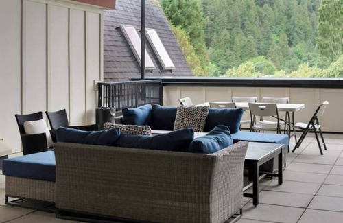 Hope Apartment | 3BR Lakeside Dream Penthouse