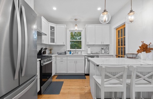 Reading Apartment | 3BR New England Getaway w/Game Room: Charm and Luxury Near Boston and Salem