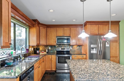 South San Jose Condo | 3BR Nice Backyard Near San Jose Downtown & Airport