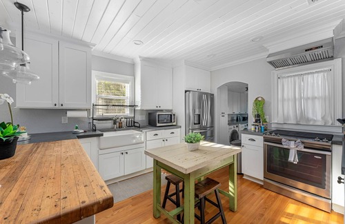 College Park House | 3BR Outdoor Kitchen w MIL suite - 3 MI to DT