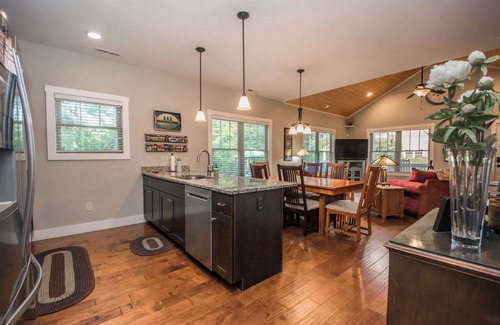 Arden House | 3BR Retreat | Ensuite Baths + Fire Pit