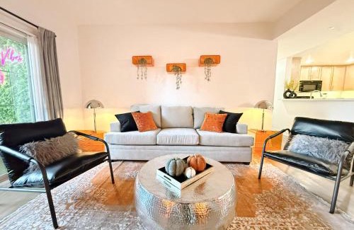 Encino Hotel | 3BR Retreat in Prime Valley Location 109