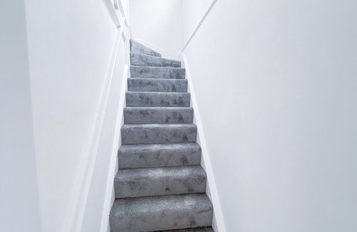 Elm Park House | 3BR-Sleeps5-Parking-NearTrainStation