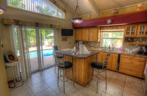 Plantation House | 3BR Vacation House, heated Salt-Water totally upgraded on Beautiful Golf Course.