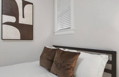 Hyde Park Apartment | 3BR Vibrant Apartment in Hyde Park - Bstone 5310-1