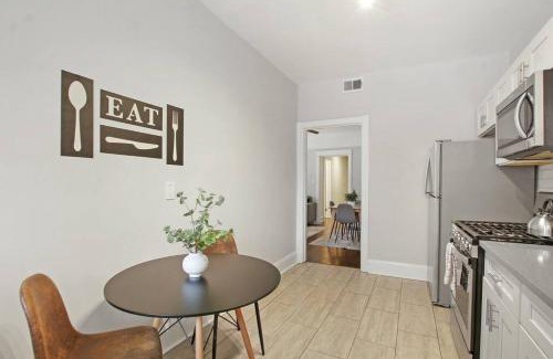 Hyde Park Apartment | 3BR Vibrant Apartment in Hyde Park - Bstone 5310-1