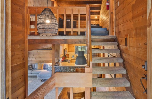 Talmont House | 3BR w/Sauna & Lake Views, 2 miles to Beach